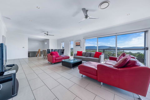 Viewpoint Holiday Home - Cannonvale - Accommodation Georgetown 4