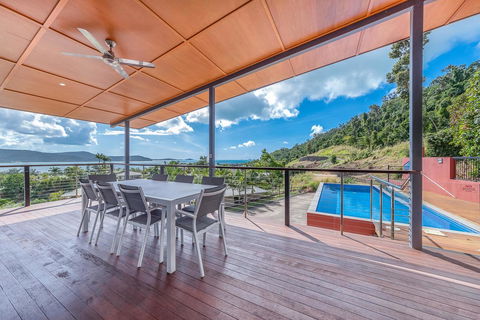 Viewpoint Holiday Home - Cannonvale - Accommodation Georgetown 3