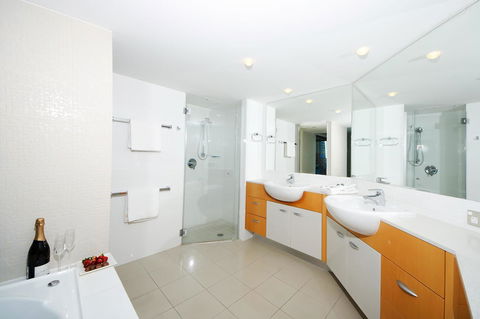 Trilogy Surfers Paradise - Accommodation Georgetown 21