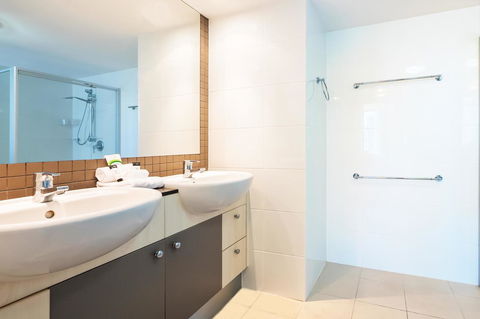 Trilogy Surfers Paradise - Accommodation Georgetown 35