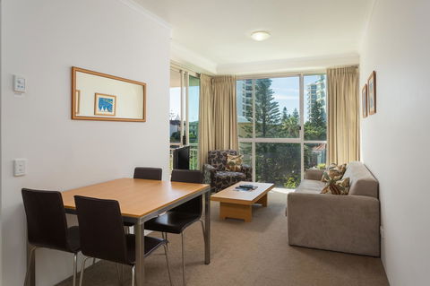 Maldives Resort Main Beach, Gold Coast - Accommodation Georgetown 4