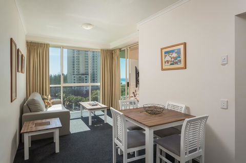 Maldives Resort Main Beach, Gold Coast - Accommodation Georgetown 9