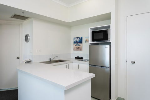 Maldives Resort Main Beach, Gold Coast - Accommodation Georgetown 24