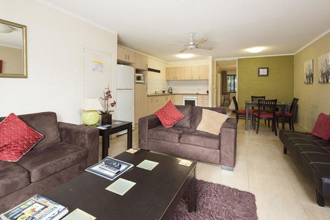 Burleigh Palms Holiday Apartments - Accommodation Georgetown 36