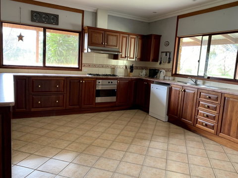 Beeâ€™s Place - 3 Bedroom Home On 10 Acres Of Land With Distant Ocean Views - Accommodation Georgetown 2