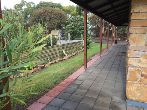 Beeâ€™s Place - 3 Bedroom Home On 10 Acres Of Land With Distant Ocean Views - Accommodation Georgetown 24