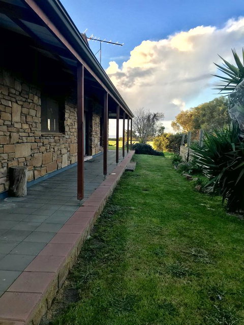Beeâ€™s Place - 3 Bedroom Home On 10 Acres Of Land With Distant Ocean Views - Accommodation Georgetown 18