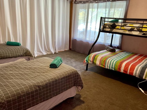 Beeâ€™s Place - 3 Bedroom Home On 10 Acres Of Land With Distant Ocean Views - Accommodation Georgetown 7