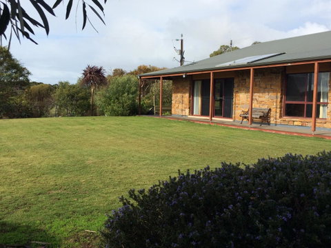 Beeâ€™s Place - 3 Bedroom Home On 10 Acres Of Land With Distant Ocean Views - Accommodation Georgetown 4
