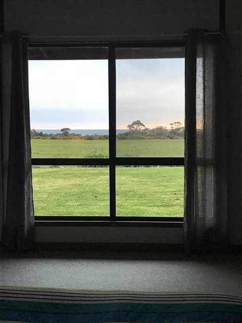 Beeâ€™s Place - 3 Bedroom Home On 10 Acres Of Land With Distant Ocean Views - Accommodation Georgetown 20