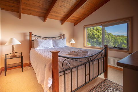 Mountain Seas Lodge - Accommodation Georgetown 11