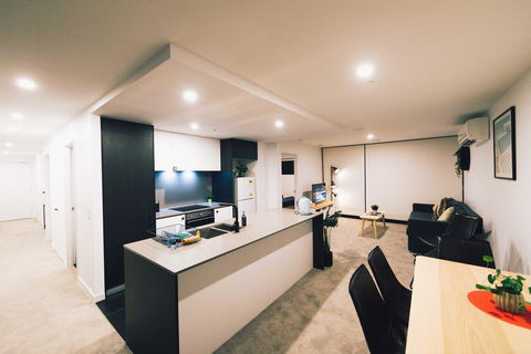 Mid Night Apartment Canberra City Onsite Parking - Accommodation Georgetown 1