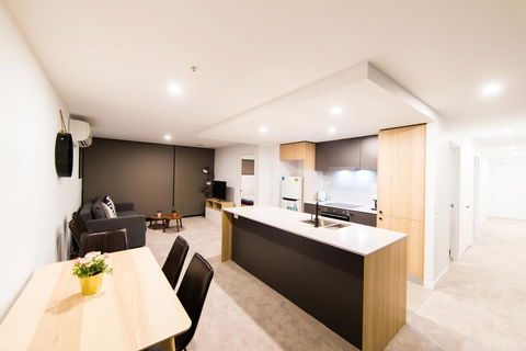 Mid Night Apartment Canberra City Onsite Parking - Accommodation Georgetown 2