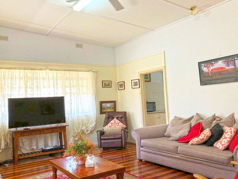 'Daves Place', 27 Rigney St - Holiday House With WIFI, Aircon & Boat Parking - Accommodation Georgetown 1