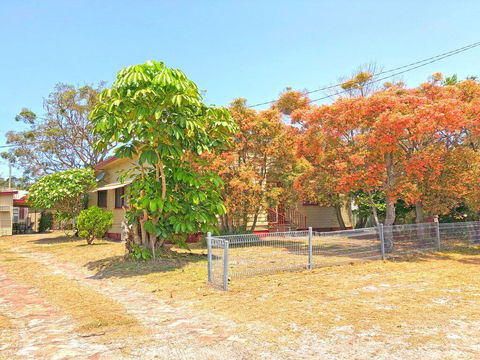 'Daves Place', 27 Rigney St - Holiday House With WIFI, Aircon & Boat Parking - Accommodation Georgetown 0