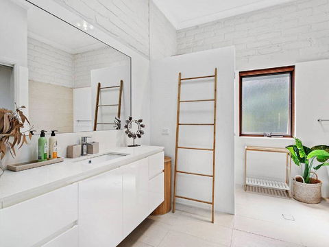 'Nunkeri', 5 Kerrie Close - Stunning House With Fabulous Views, Linen, WIFI & Air Conditioning - Accommodation Georgetown 3