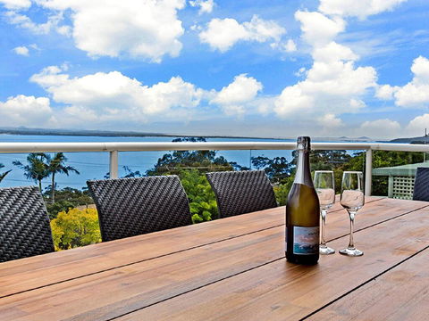 'The Bay', 25 Wallawa Rd - Huge Home With Aircon, Spectacular Views & Chromecast - Accommodation Georgetown 1