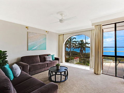 'The Bay', 25 Wallawa Rd - Huge Home With Aircon, Spectacular Views & Chromecast - Accommodation Georgetown 2