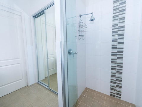 1 'Florida', 5 Lillian Street - 2 Min Walk To Beach, Shops & Restaurants - Accommodation Georgetown 2