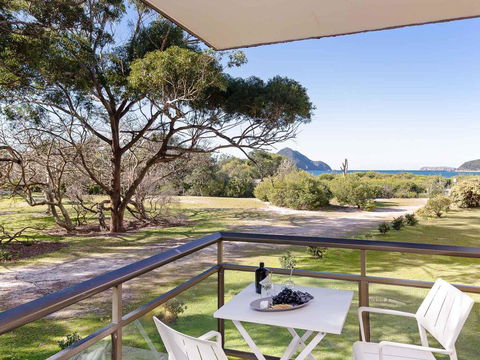1 'Intrepid', 3 Intrepid Close - Amazing Views Of Shoal Bay, Only 100m From The Beach - Accommodation Georgetown 0