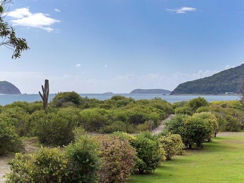 1 'Intrepid', 3 Intrepid Close - Amazing Views Of Shoal Bay, Only 100m From The Beach - Accommodation Georgetown 2
