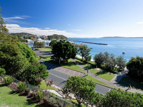 1 'Kiah', 53 Victoria Parade - Stunning Views, Wifi, Aircon, Just Across The Road To The Water - Accommodation Georgetown 0