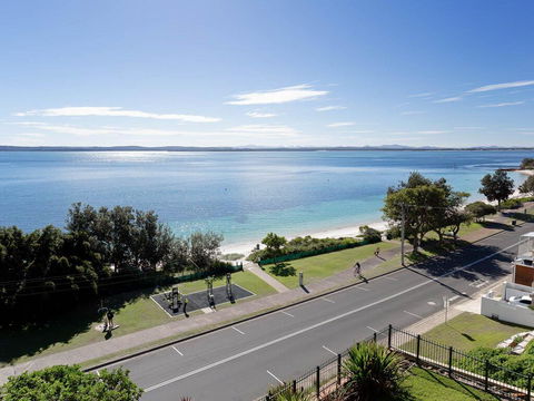 1 'Kiah', 53 Victoria Parade - Stunning Views, Wifi, Aircon, Just Across The Road To The Water - Accommodation Georgetown 2