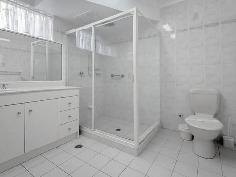 1 'Laman Lodge', 15 Laman Street - Stunning Air Conditioned Unit With Water Views And WIFI - Accommodation Georgetown 1