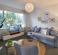 1 Bedroom Apt With Parking Stroll to Elwood Beach - Accommodation Georgetown