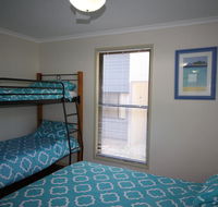 1 Naiad Court - Lowset family home with swimming pool and covered deck. Pet friendly - Accommodation Georgetown