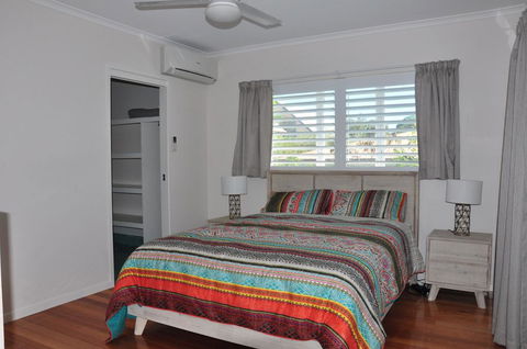 10 Double Island Drive - Modern Family Home, Centrally Located, Swimming Pool & Outdoor Area - Accommodation Georgetown 1