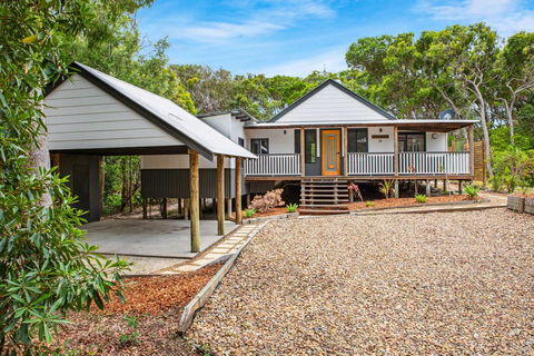 11 Naiad Court - Rainbow Shores, Fantastic Family Retreat, Swimming Pool, 200m To Beach, Free Wi-Fi - Accommodation Georgetown 3
