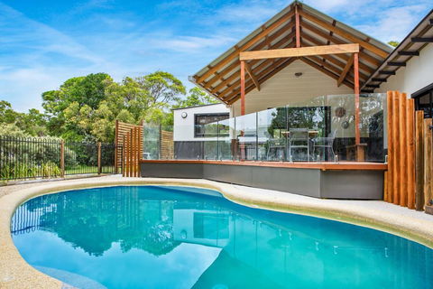 11 Naiad Court - Rainbow Shores, Fantastic Family Retreat, Swimming Pool, 200m To Beach, Free Wi-Fi - Accommodation Georgetown 2