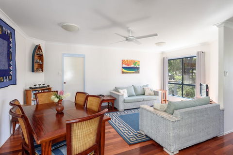 12 Ibis Court - Highset Beach House With Natural Bushland Gardens And Covered Decks - Accommodation Georgetown 3