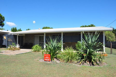 12 Zircon Street - Renovated Beach Shack With The Perfect Blend Of Comfort And Coastal Cool - Accommodation Georgetown 0