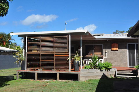 12 Zircon Street - Renovated Beach Shack With The Perfect Blend Of Comfort And Coastal Cool - Accommodation Georgetown 3