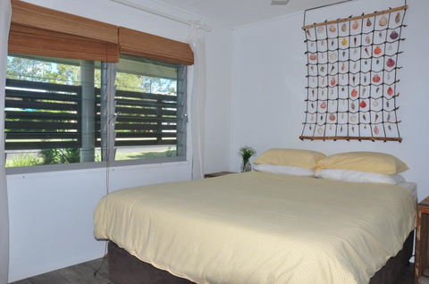 12 Zircon Street - Renovated Beach Shack With The Perfect Blend Of Comfort And Coastal Cool - Accommodation Georgetown 2