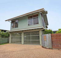 18 Northbeach Place Mudjimba Beach - Pet Friendly Linen Included WIFI - Accommodation Georgetown