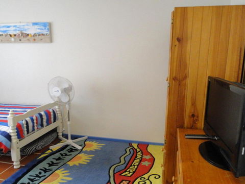 2 'Copacabana', 61 Sandy Point Road - Cute Unit With Water Views From The Balcony - Accommodation Georgetown 2