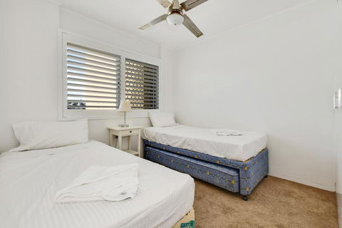 2 Bedroom Top Floor Unit - Ocean Views And Pool - Accommodation Georgetown 1