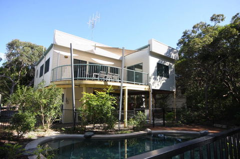 20 Orania Court - Two Storey Family Home With Swimming Pool, Patio & Large Deck. Pet Friendly - Accommodation Georgetown 0