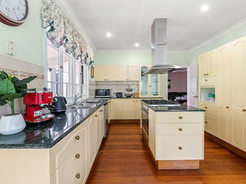 Casa Foresta - Old Time Charm 4BR Family House - Accommodation Georgetown 4