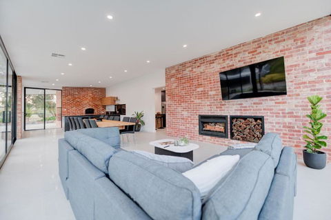CASALE ESTATE - Accommodation Georgetown 1
