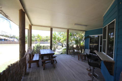 CASTAWAY BEACH HOUSE- NO Parties - NO Pets - Accommodation Georgetown 3