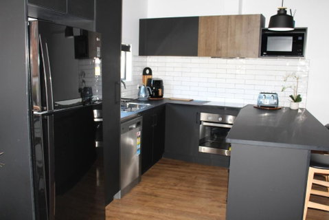 CBD Elizabeth St Modern Townhouse - Secure Parking - Accommodation Georgetown 4