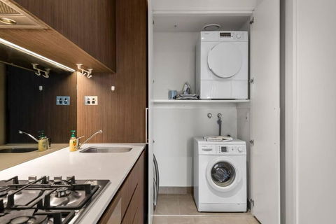 CBD Park Views Retreat With Free Parking - Up To 4 Pax - Accommodation Georgetown 2