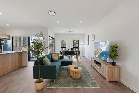 City Oasis Brand New 4BR With Parking And Steps To Shops - Accommodation Georgetown 1