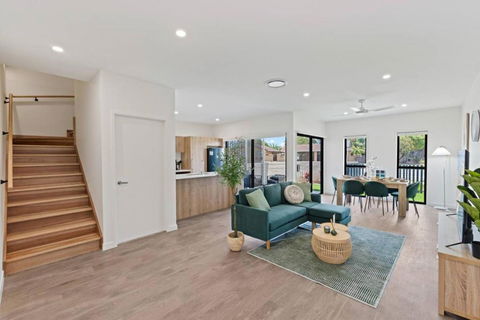 City Oasis Brand New 4BR With Parking And Steps To Shops - Accommodation Georgetown 4