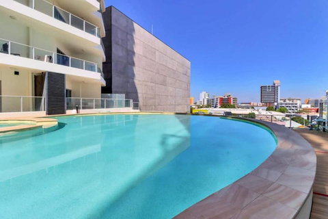 City Views On Pool Level King Bed Or Twin Share - Accommodation Georgetown 0
