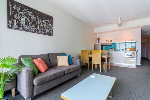 City Views On Pool Level King Bed Or Twin Share - Accommodation Georgetown 3